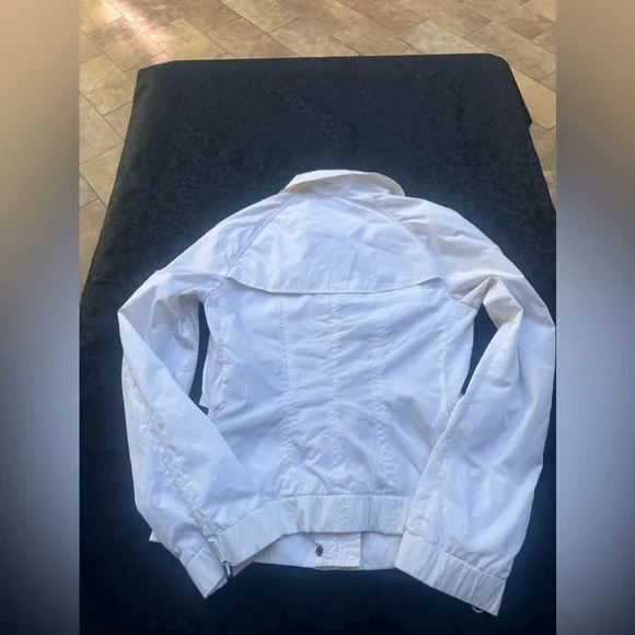 BURBERRY London jacket size 2Pit to pit: 16 1/2”Length: 22”